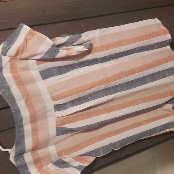 🔥New boutique split neck top - Picture 9 of 9